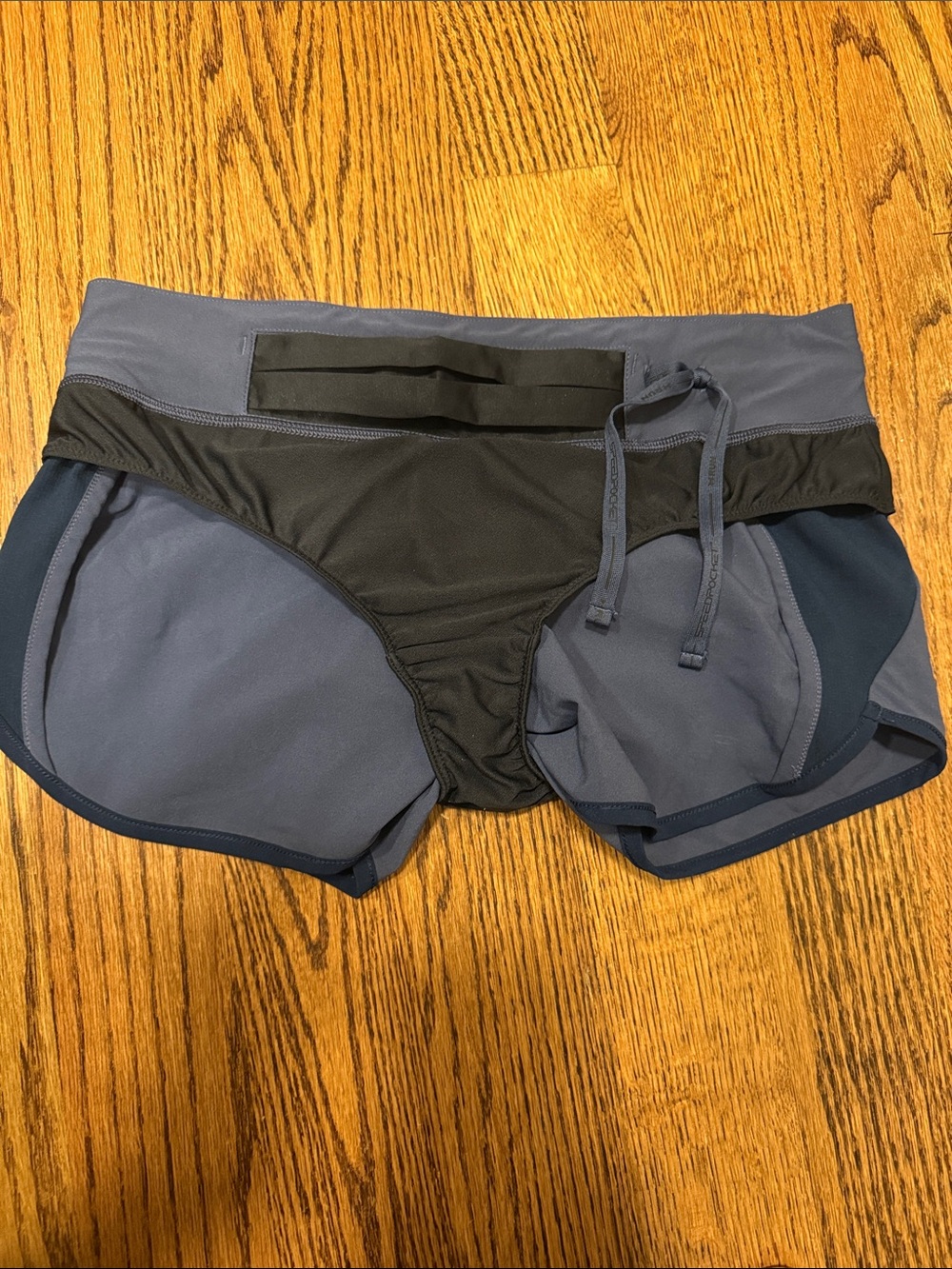 Under Armour Women's Athletic Running Shorts with Dark Trim in size M - Picture 4 of 5